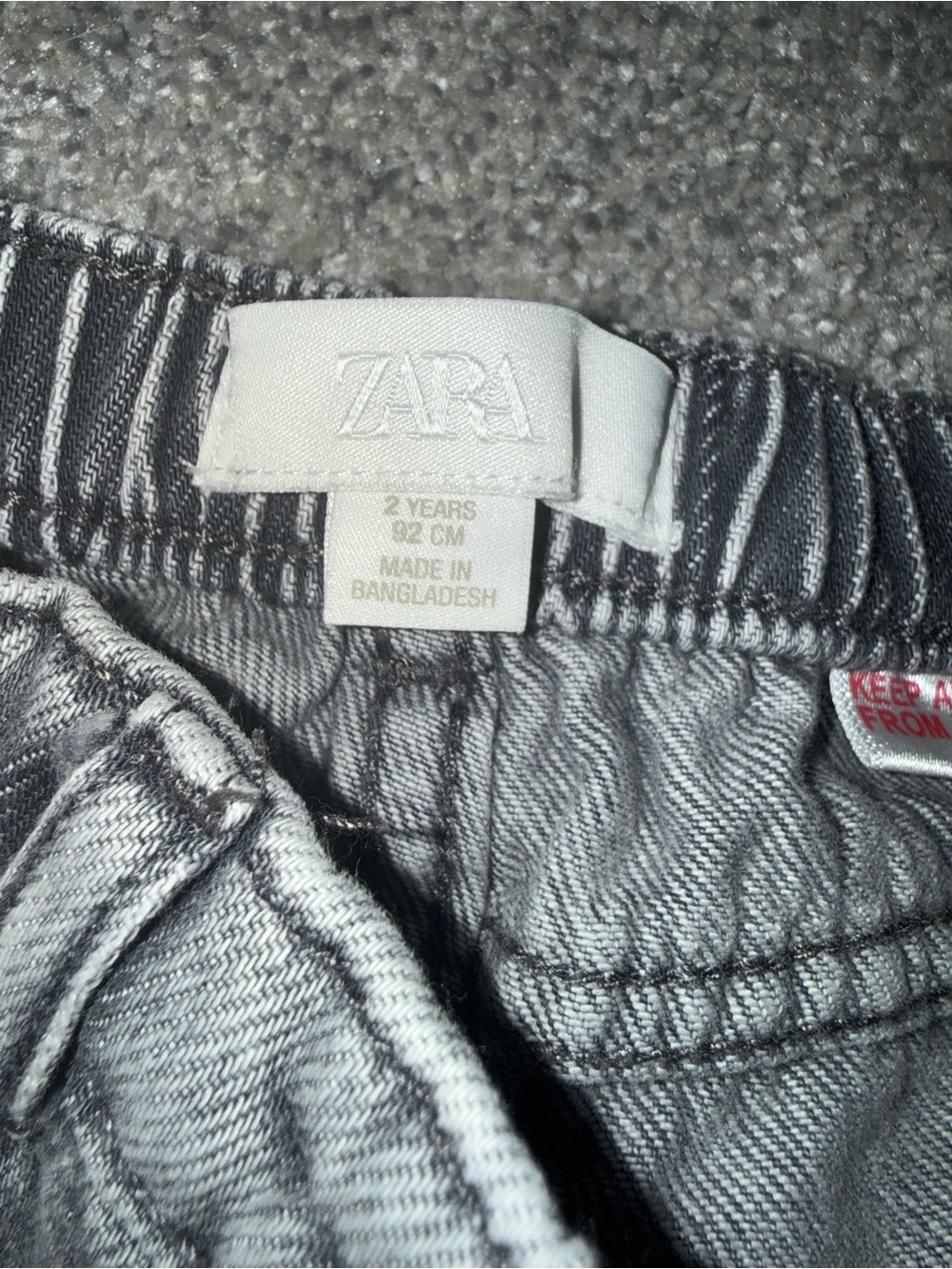 Zara - 2y - gray wash wide leg jeans with pink bows - Picture 6 of 6
